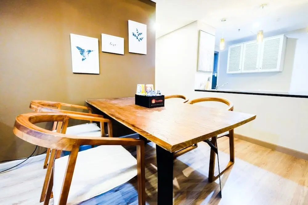 Джакарта: Luxurious 2BR St. Moritz Puri Apartment with Private Lift