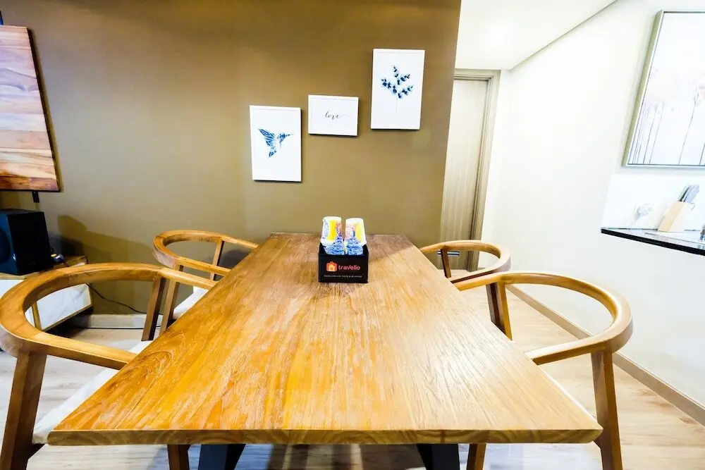Джакарта: Luxurious 2BR St. Moritz Puri Apartment with Private Lift