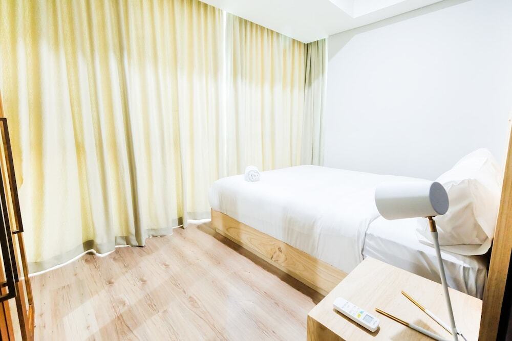 Джакарта: Luxurious 2BR St. Moritz Puri Apartment with Private Lift