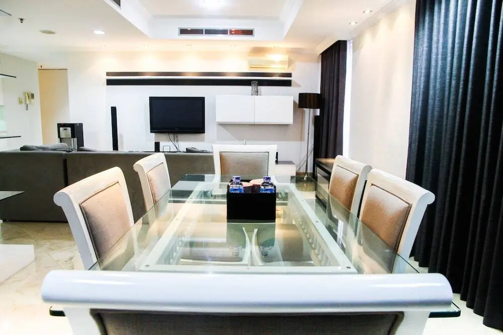 Джакарта: Best Spacious 3BR Park Royale Apartment