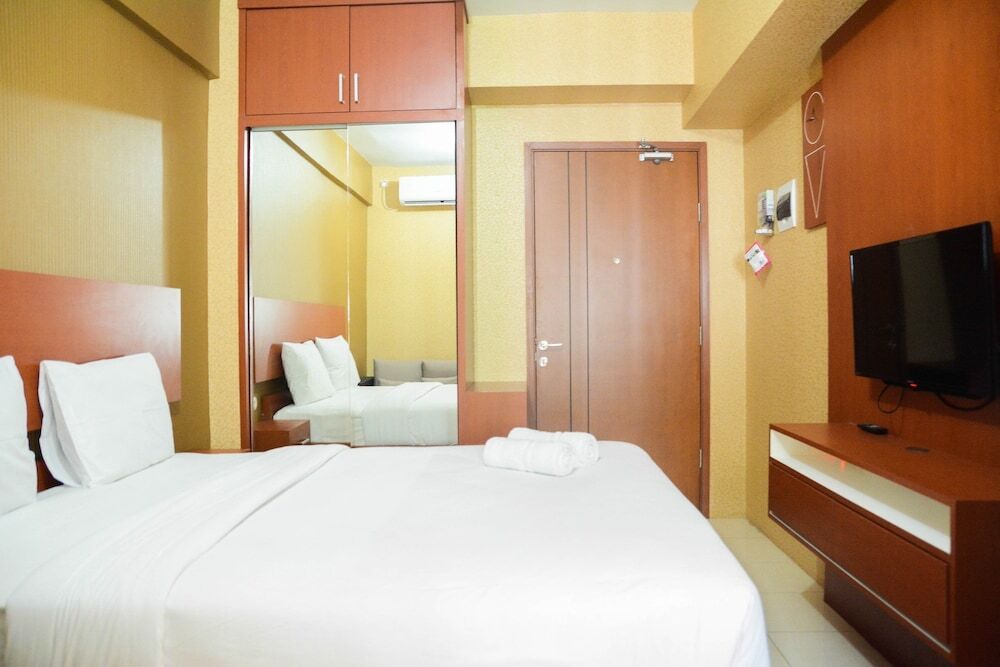 Южный Тангеранг: Parquette Studio Green Lake Apartment near Ciputat By Travelio