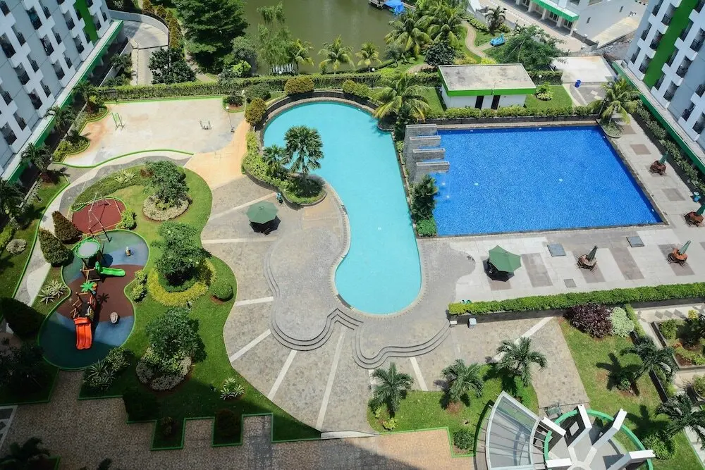 Южный Тангеранг: Parquette Studio Green Lake Apartment near Ciputat By Travelio