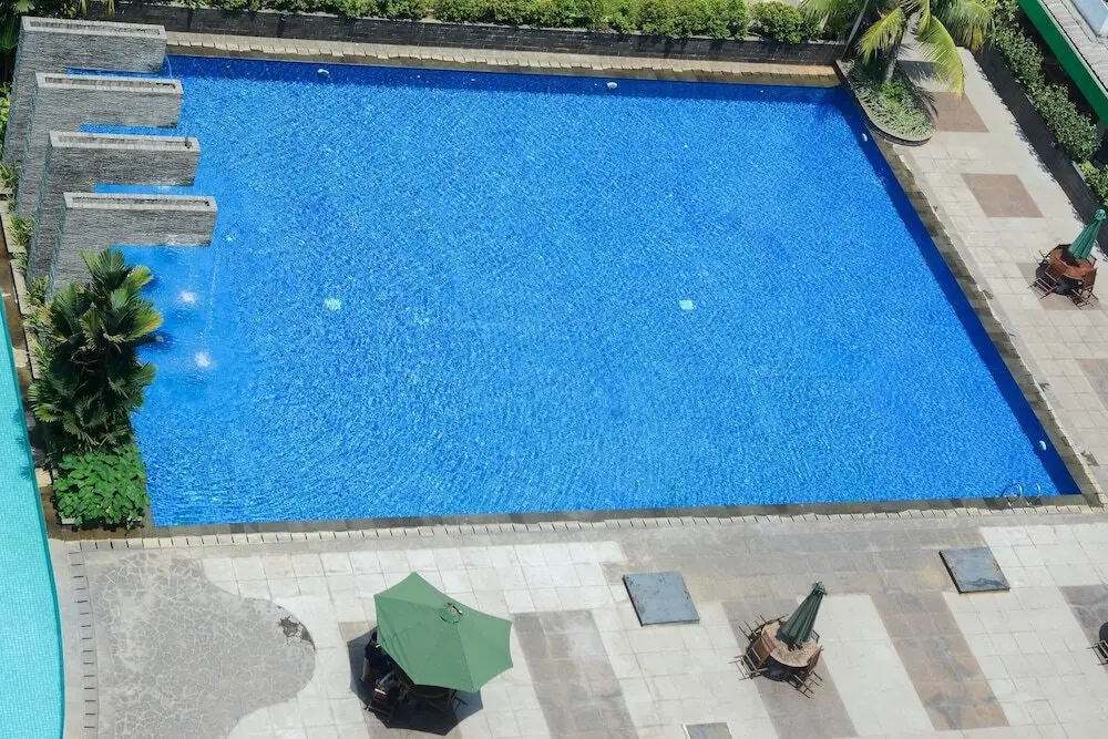 Южный Тангеранг: Parquette Studio Green Lake Apartment near Ciputat By Travelio