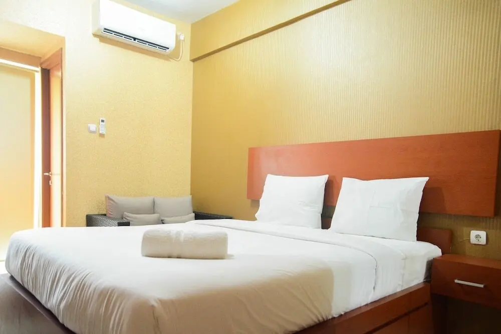 Южный Тангеранг: Parquette Studio Green Lake Apartment near Ciputat By Travelio