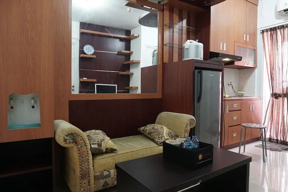 Джакарта: Homey and Warm 2BR Green Pramuka Apartment