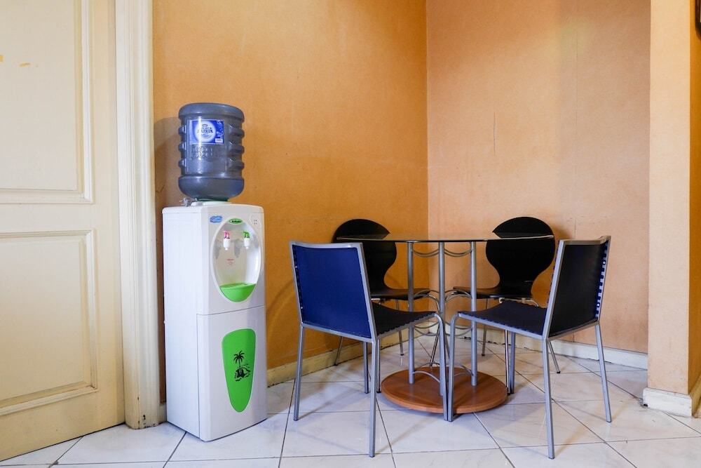 Сурабая: Spacious 1BR Apartment at Taman Beverly