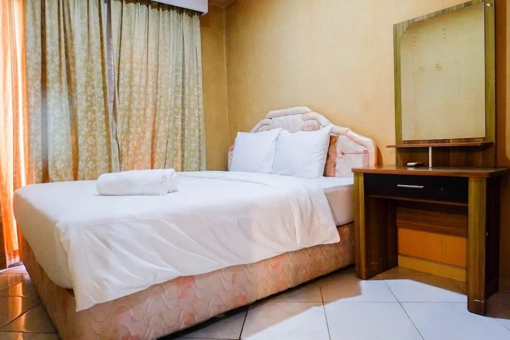 Сурабая: Spacious 1BR Apartment at Taman Beverly