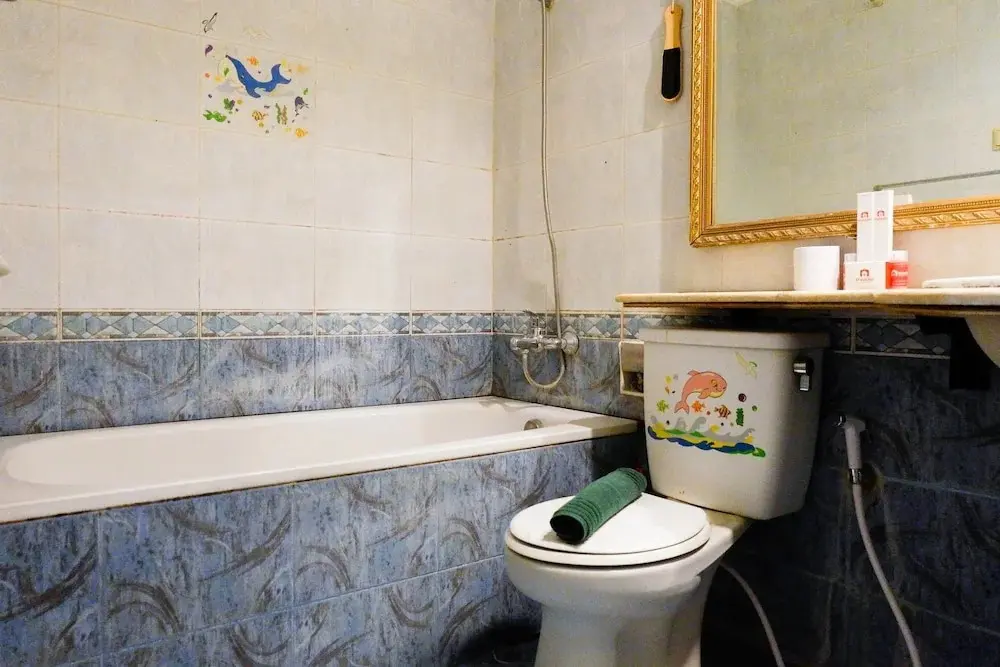Сурабая: Spacious 1BR Apartment at Taman Beverly