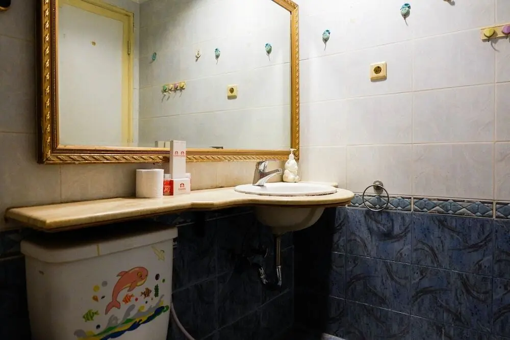 Сурабая: Spacious 1BR Apartment at Taman Beverly