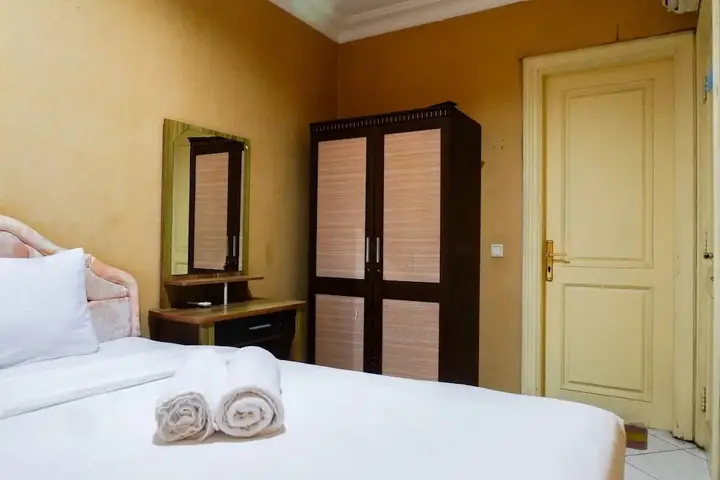 Сурабая: Spacious 1BR Apartment at Taman Beverly