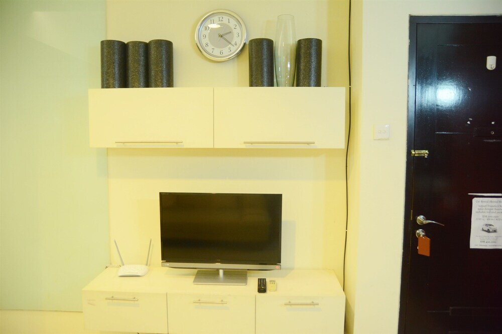 Джакарта: 1BR Apartment with City View @ Cosmo Mansion