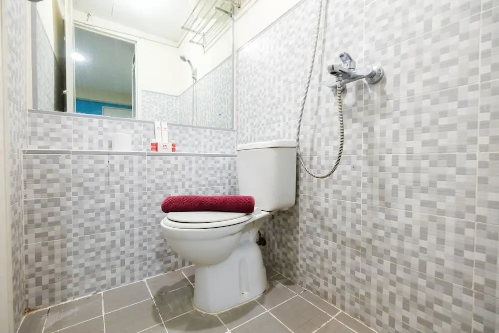 Джакарта: Modern 2BR Kalibata City Apartment