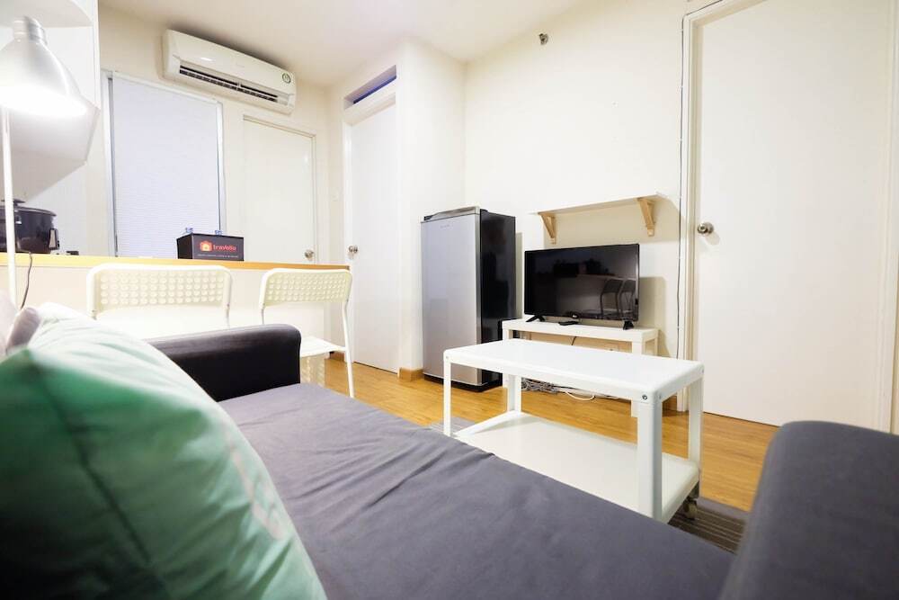 Джакарта: Modern 2BR Kalibata City Apartment