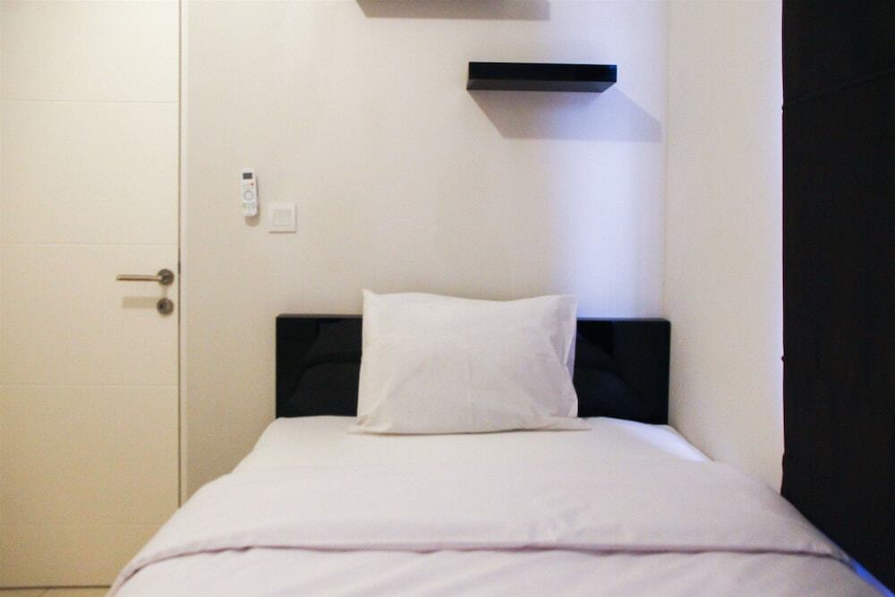 Бекаси: Deluxe and Modern 2BR The Springlake Summarecon Apartment