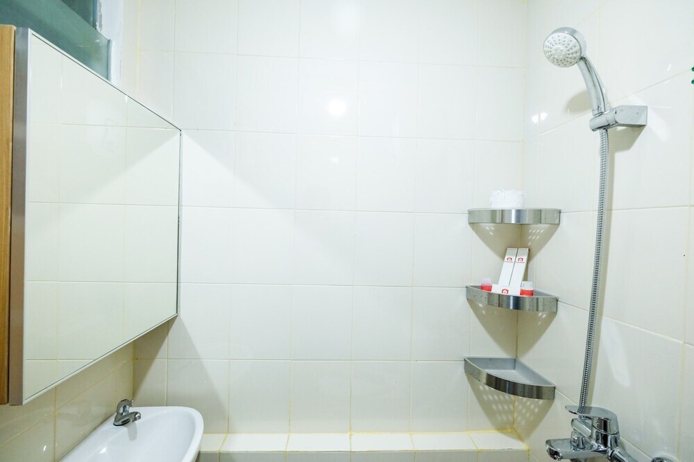 Джакарта: Classic 2BR Bassura City Apartment