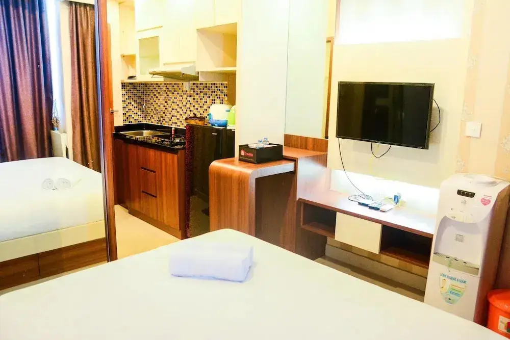 Джакарта: Comfortable Studio near Salemba Area at Capitol Park Apartment By Travelio