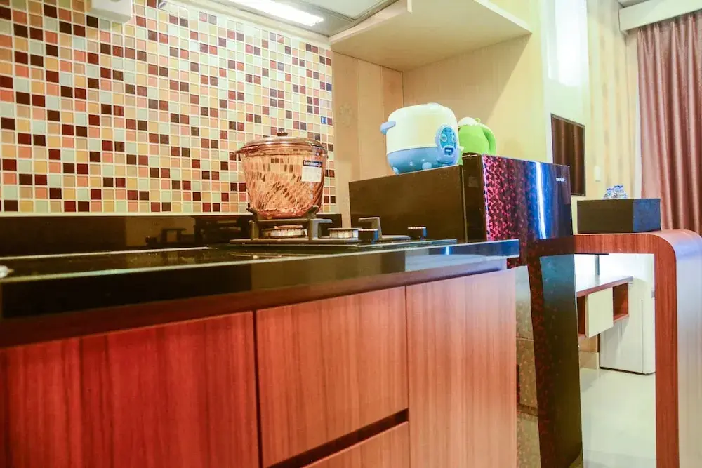 Джакарта: Comfortable Studio near Salemba Area at Capitol Park Apartment By Travelio
