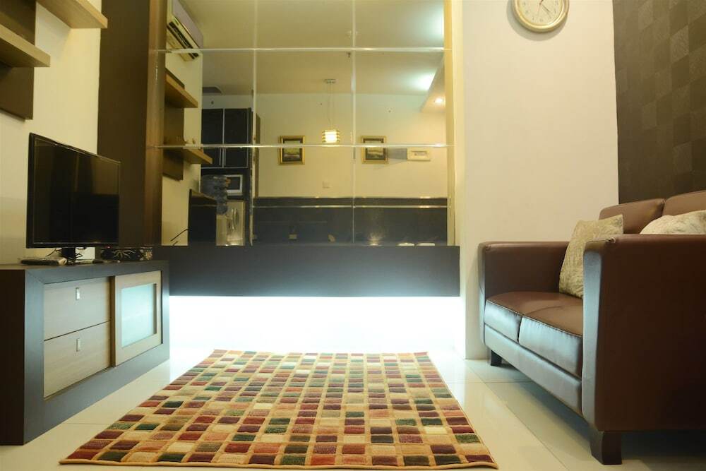 Джакарта: Near Shopping Center 1BR Cosmo Residence Apartmen