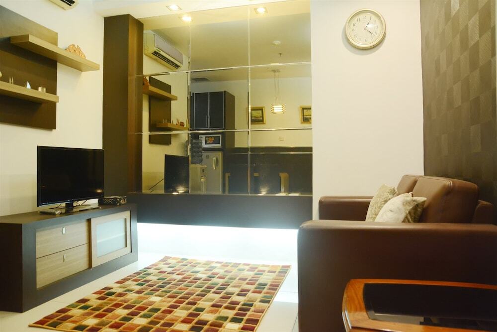 Джакарта: Near Shopping Center 1BR Cosmo Residence Apartmen