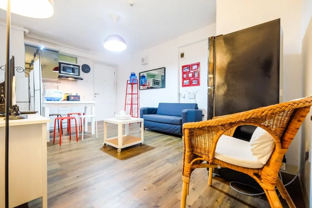 Джакарта: Modern And Comfy 3BR Bassura City Apartment