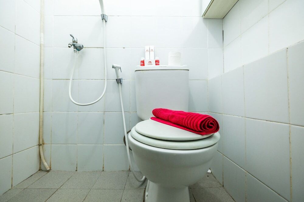 Джакарта: Homey 2BR Kalibata City Apartment