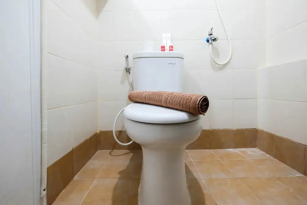 Джакарта: Comfy 2BR Bassura City Apartment Near Mall