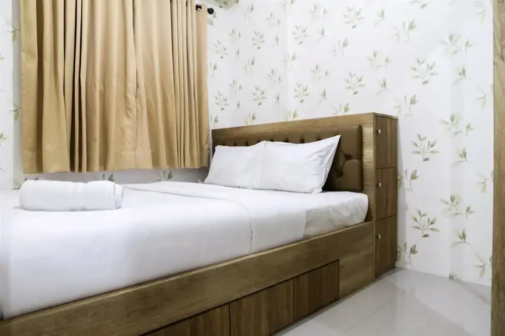 Джакарта: Well Designed 2BR Green Pramuka Apartment