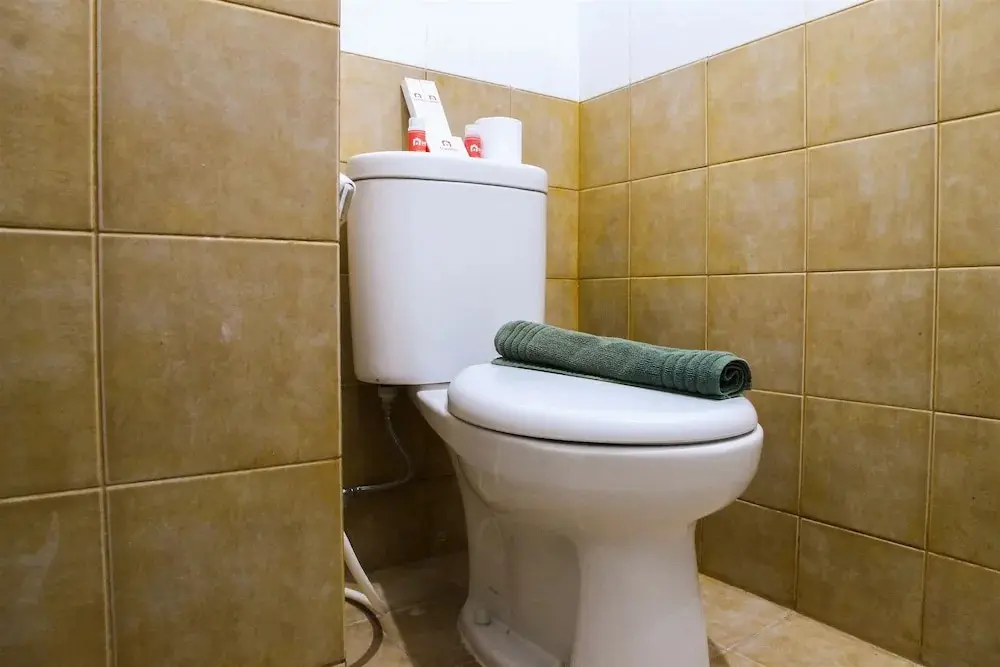 Джакарта: Well Designed 2BR Green Pramuka Apartment
