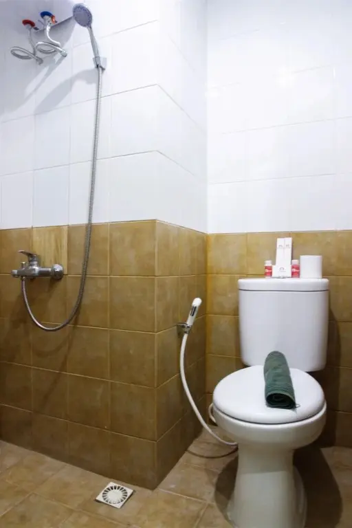 Джакарта: Well Designed 2BR Green Pramuka Apartment