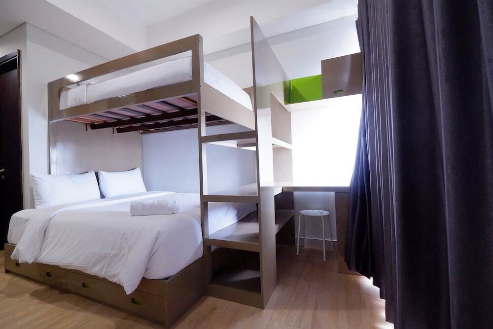 Джакарта: Strategic Location Studio Puri Mansion Apartment
