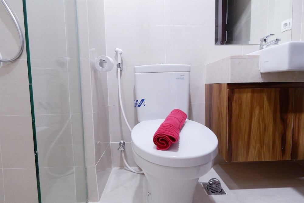 Джакарта: Strategic Location Studio Puri Mansion Apartment