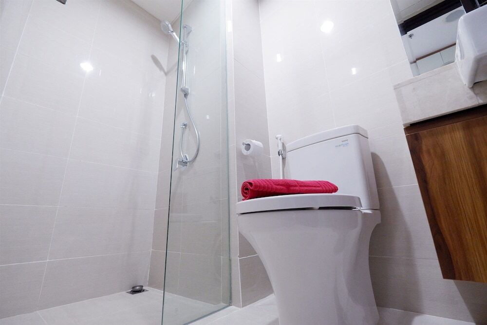 Джакарта: Strategic Location Studio Puri Mansion Apartment