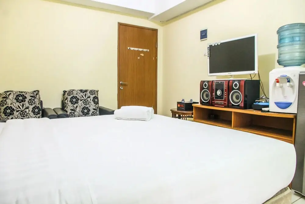 Simply Studio At Green Park View Apartment — фото 1