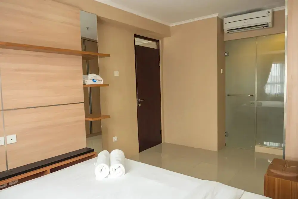 Бандунг: 3BR with Sofa bed at Gateway Pasteur Apartment