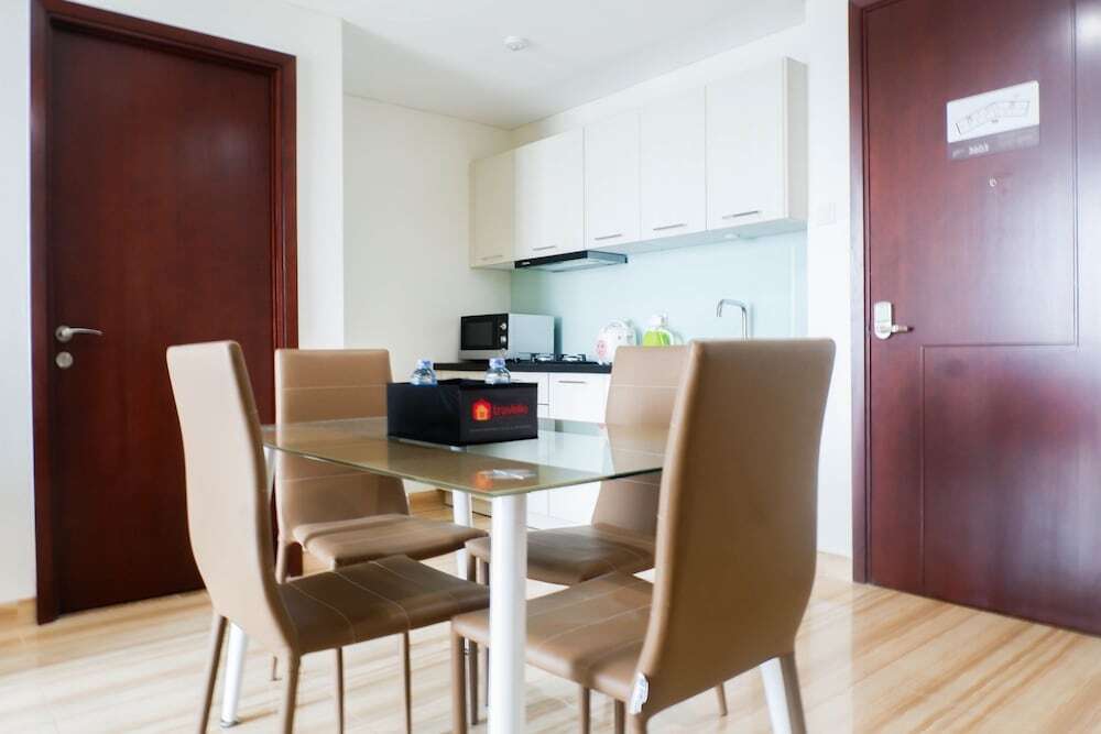 Сурабая: Deluxe 2BR Apartment at Grand Sungkono Lagoon