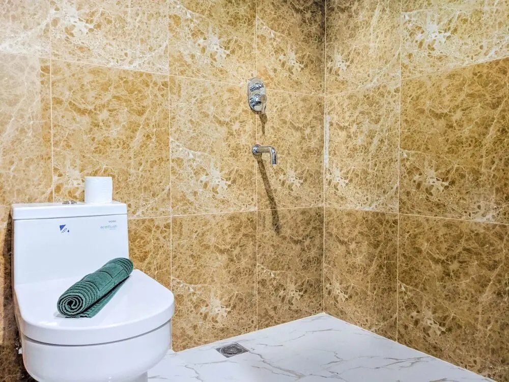 Сурабая: Deluxe 2BR Apartment at Grand Sungkono Lagoon