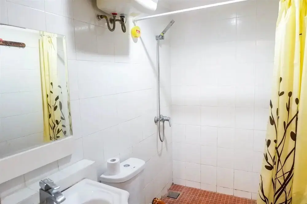 Сурабая: Homey 1BR at High Point Serviced Apartment