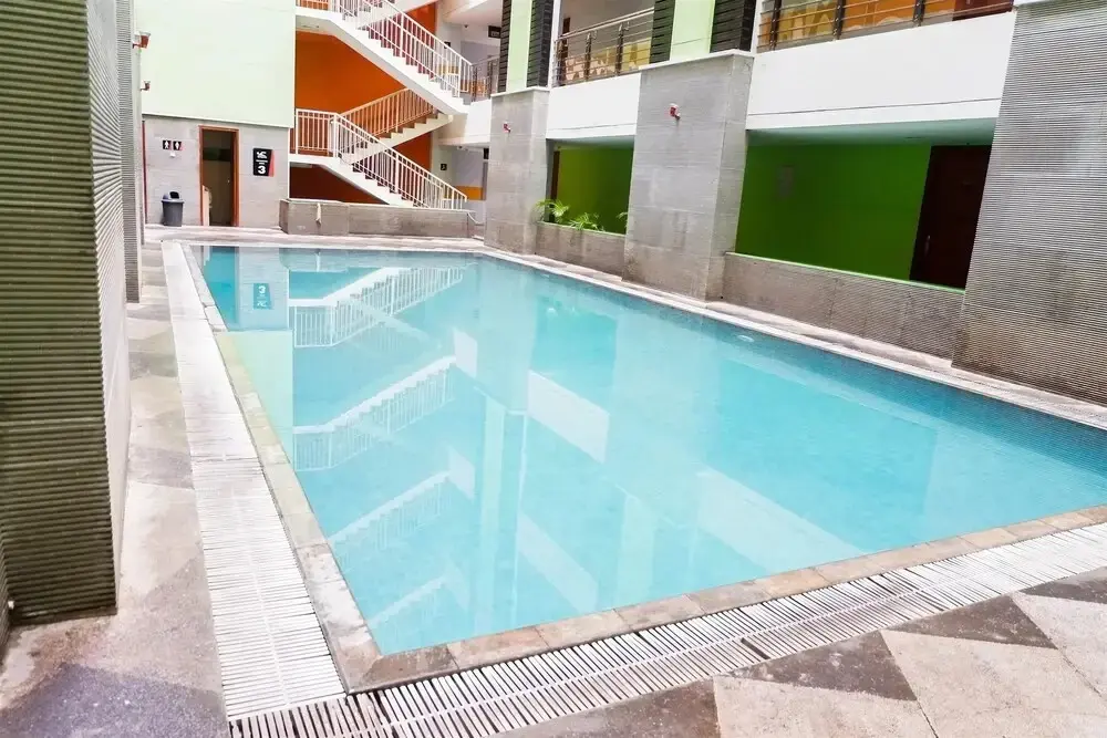 Сурабая: Homey 1BR at High Point Serviced Apartment