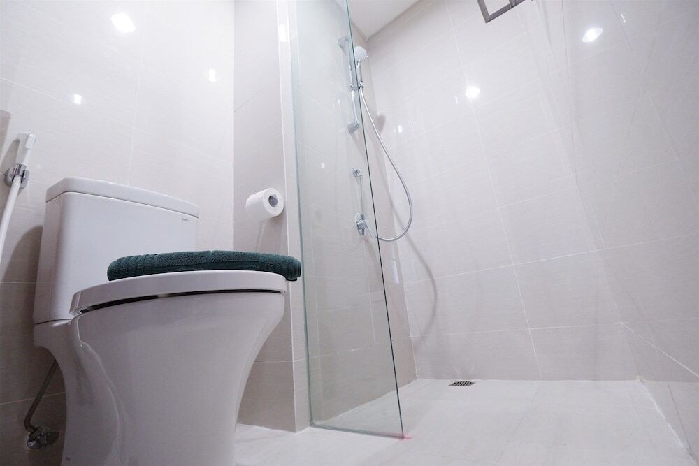 Джакарта: Comfortable Studio Puri Mansion Apartment