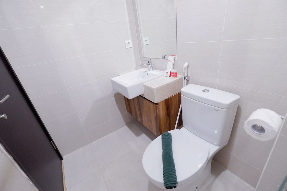 Джакарта: Comfortable Studio Puri Mansion Apartment