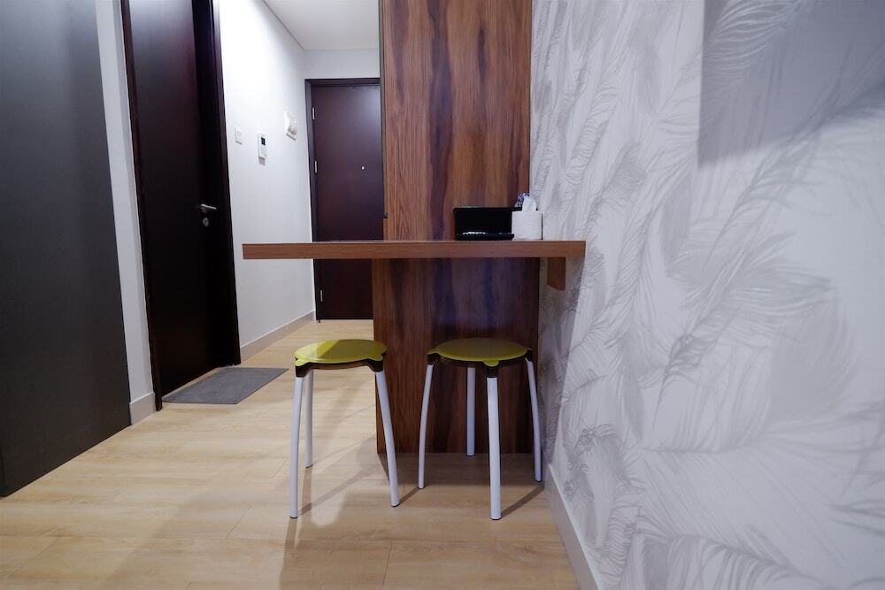 Джакарта: Comfortable Studio Puri Mansion Apartment
