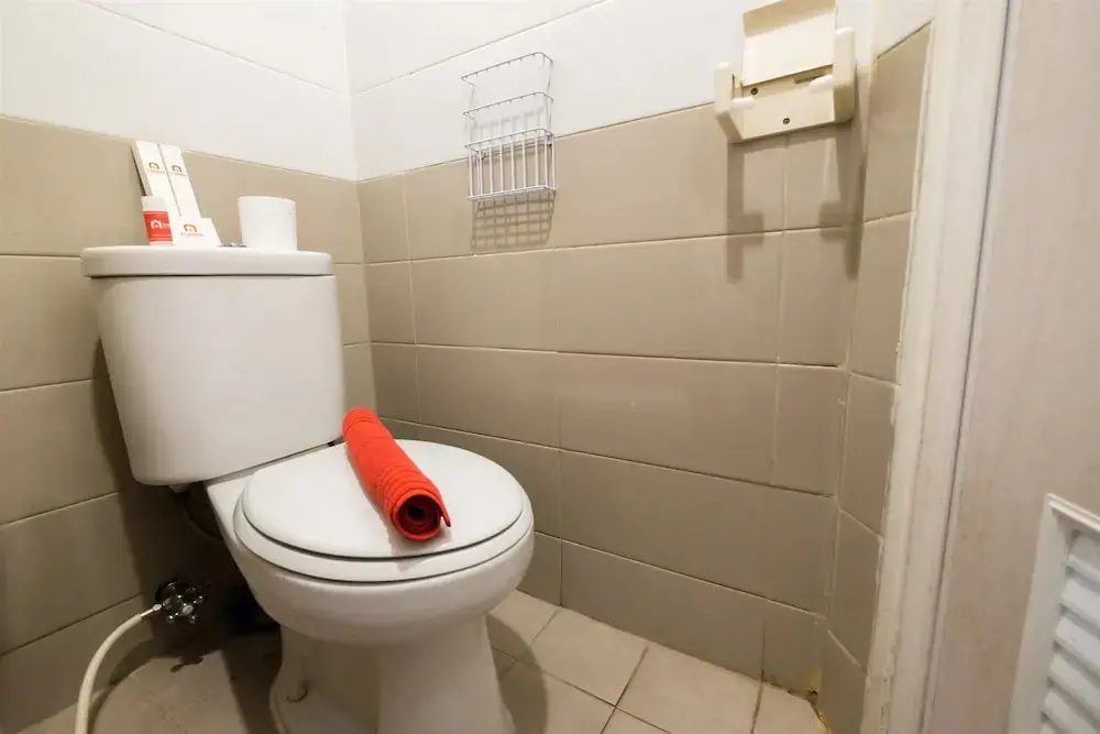 Джакарта: Comfort 2BR with Pool View Green Pramuka City Apartment