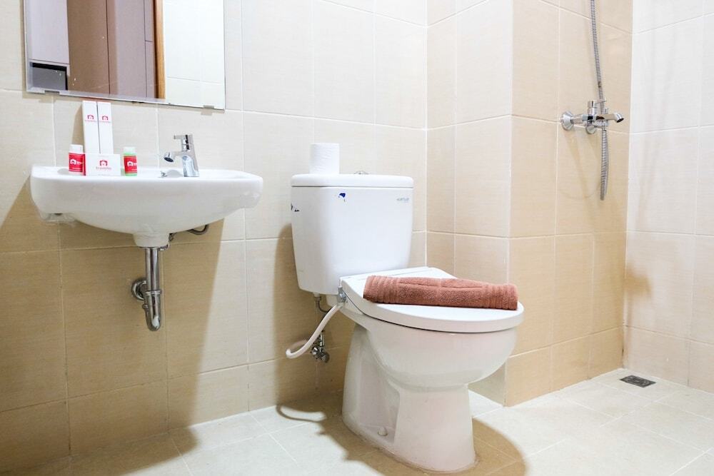 Чикаранг: Warm and Homey Studio at The Oasis Cikarang Apartment By Travelio