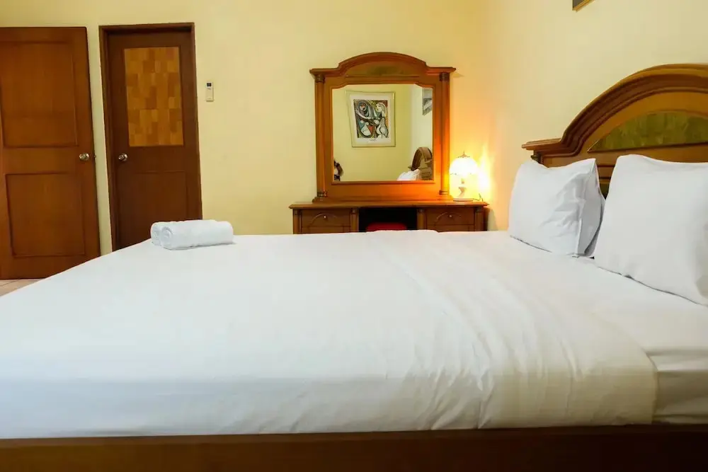 Джакарта: Classic Style 2br at Redtop Apartment Near Juanda