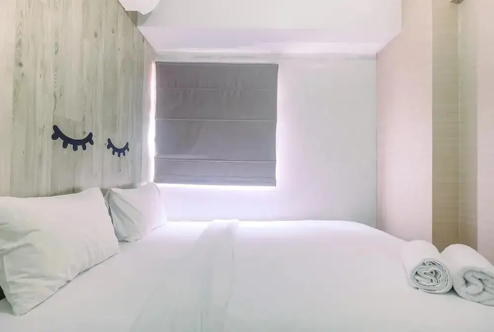 Джакарта: Furnished Green Pramuka 1BR Apartment with Modern Style and City View