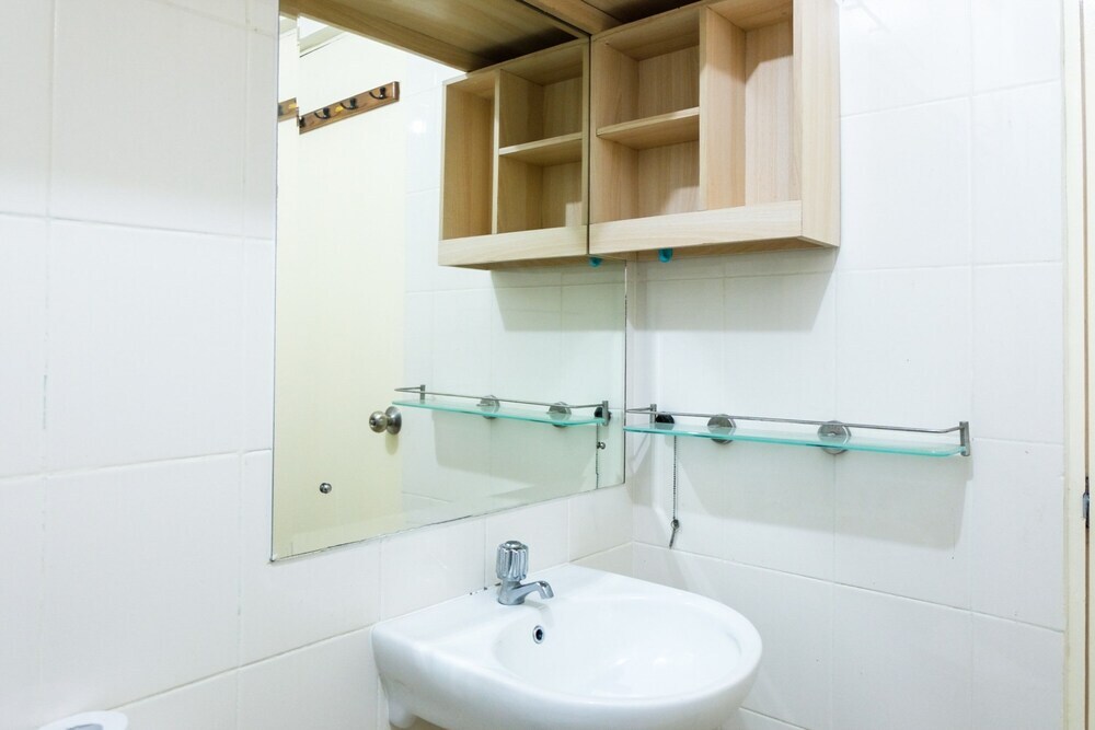 Джакарта: Best Price 2BR Seasons City Apartment