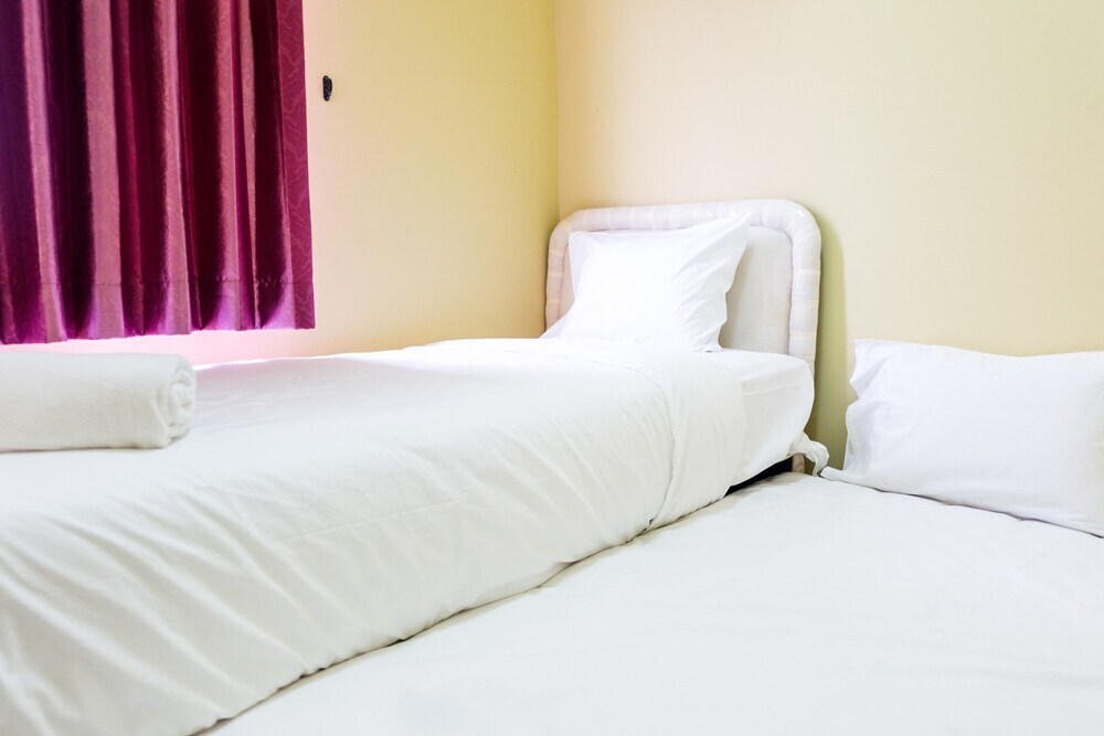Джакарта: Best Price 2BR Seasons City Apartment