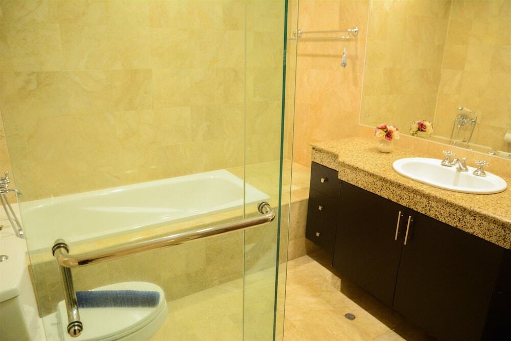 Джакарта: Awesome 3br Bellezza Permata Hijau Apartment Near Senayan