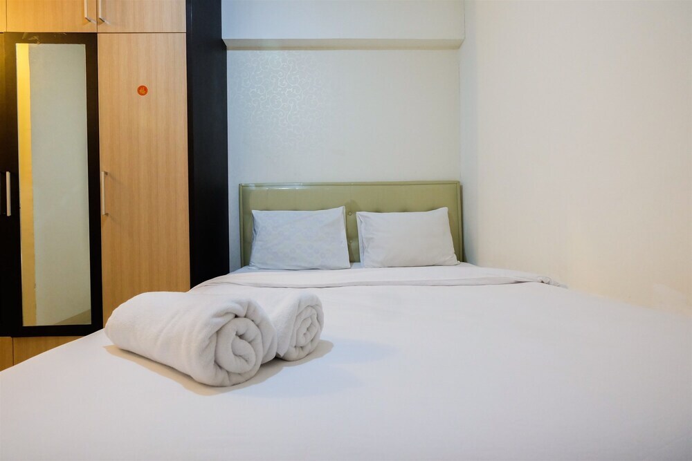 Джакарта: Clean 2BR Green Bay Apartment near Baywalk Mall Pluit