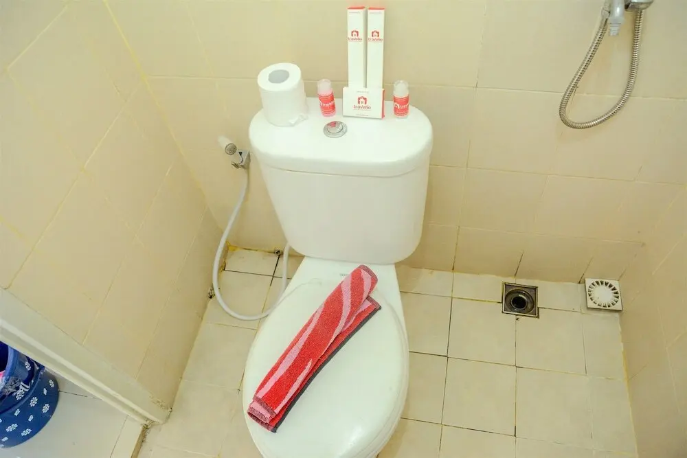 Джакарта: 2Br Homey Green Palace Kalibata Apartment